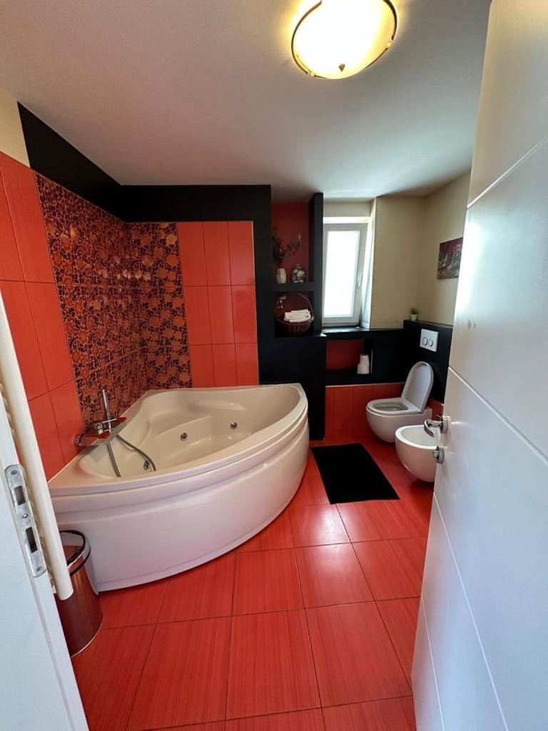 Jacuzzi Apartment - Center Zagreb Bagian luar foto